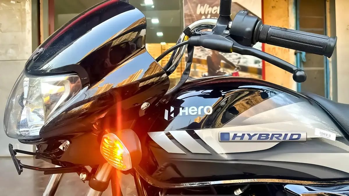 Hero HF Deluxe Hybrid: The Perfect Blend of Style, Comfort and Efficiency Milage 55Kmpl