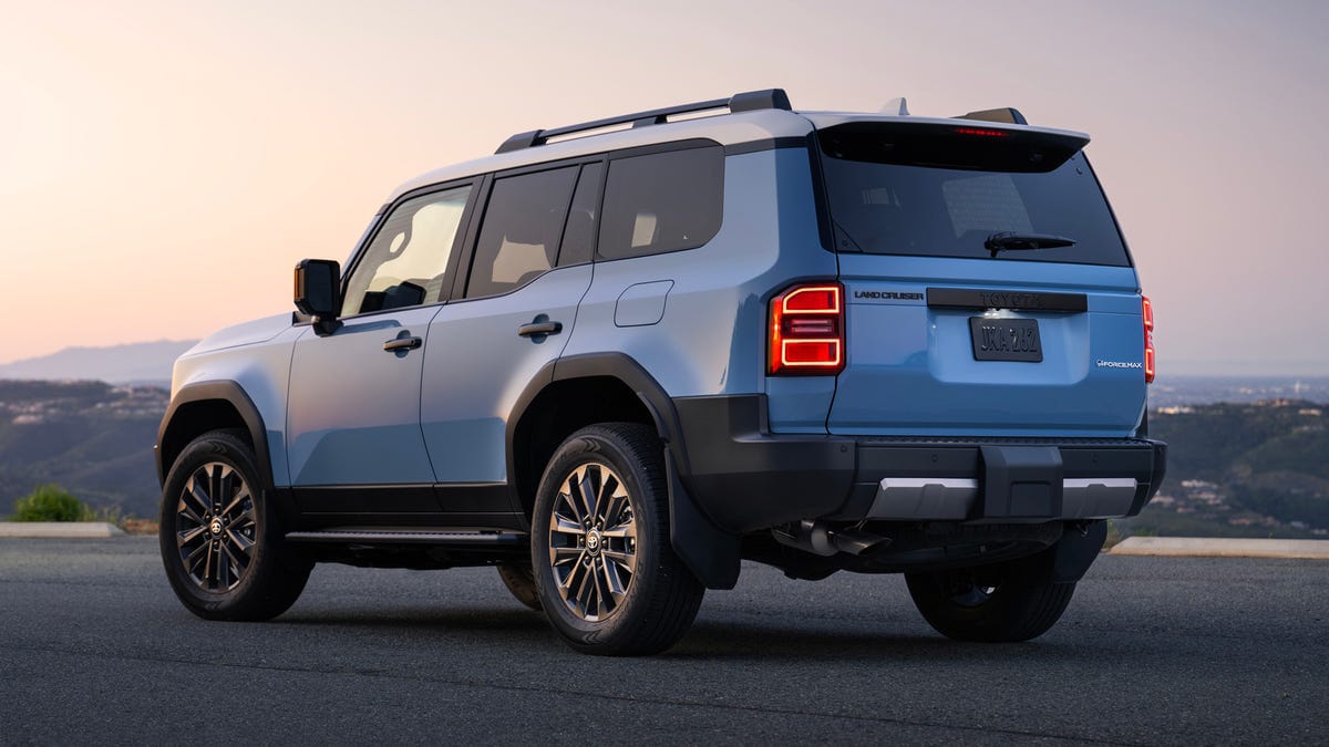 Toyota Land Cruiser 2025 Returns with Bold Design and Hybrid Power